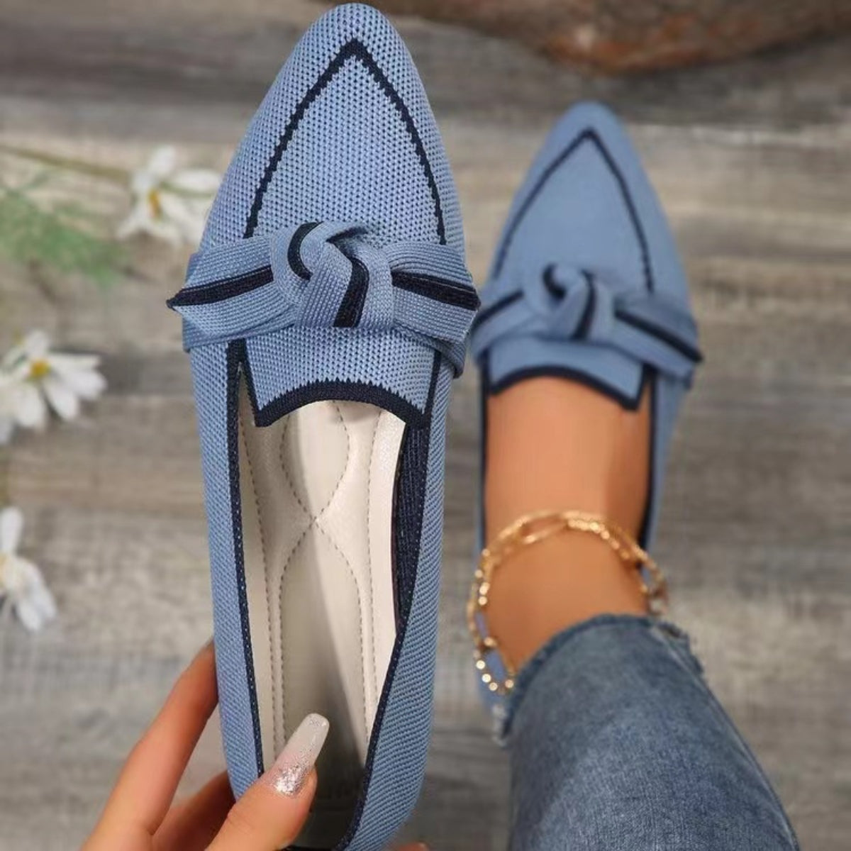 Bow Contrast Trim Point Toe Sneakers