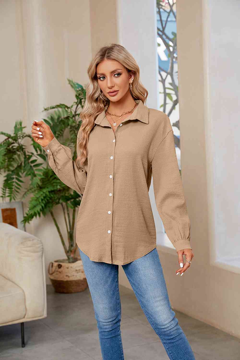 Collared Neck Buttoned Long Sleeve Shirt